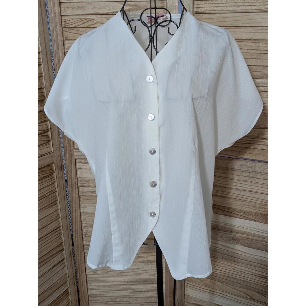 Jaclyn Smith White Button Down Short Sleeve Size Medium